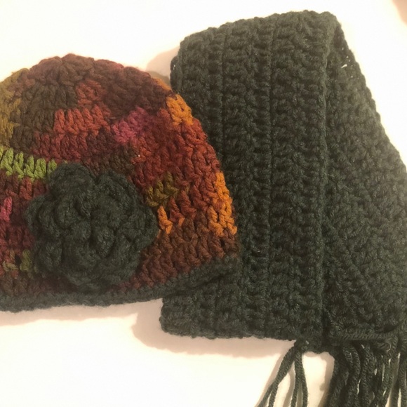 Girls Hat set Beautiful Colors with a Green Dark Green Trim and Flower Size 2-6 - Picture 4 of 4